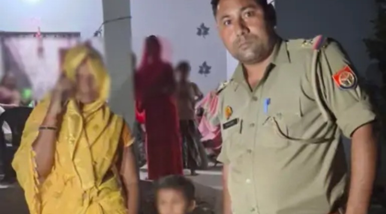 खोराबार में लापता बच्ची आधे घंटे में मिली, पुलिस ने परिजनों को सौंपा