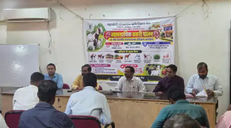महायोगी गोरखनाथ कृषि विज्ञान केंद्र में 31 लोगों को दी जा रही जानकारी