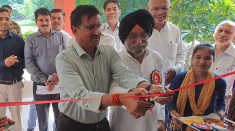 महापौर ने डीएवी कॉलेज में फ्री हेल्थ कैंप शुरू किया, 150 विद्यार्थियों ने लिया लाभ