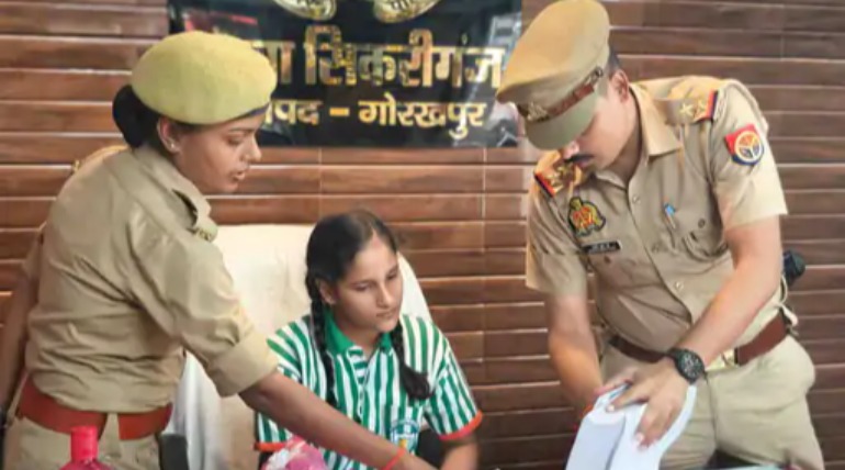 गोरखपुर में छात्रा वैष्णवी एक दिन की थाना प्रभारी बनी