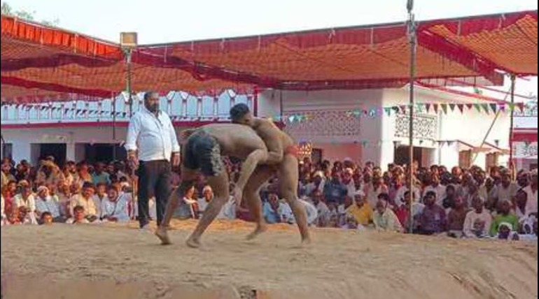 इटावा के ऋषभ ने गोरखपुर के आदित्य को तीन मिनट में किया चित