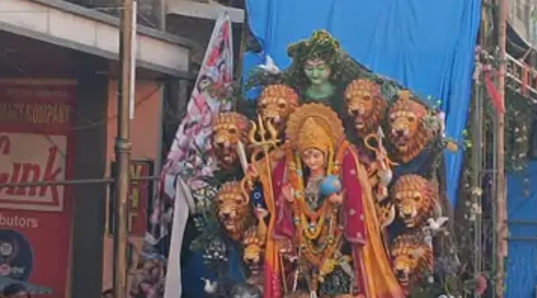 पिपराइच में दुर्गा प्रतिमा विसर्जन जुलूस पर पथराव