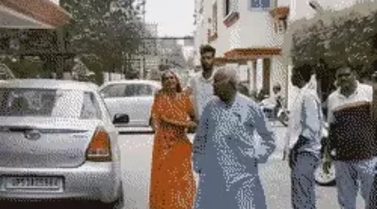 Phd बेटी और रेलकर्मी पिता के खिलाफ चार्जशीट, गोरखपुर में 10 करोड़ से अधिक की ठगी की