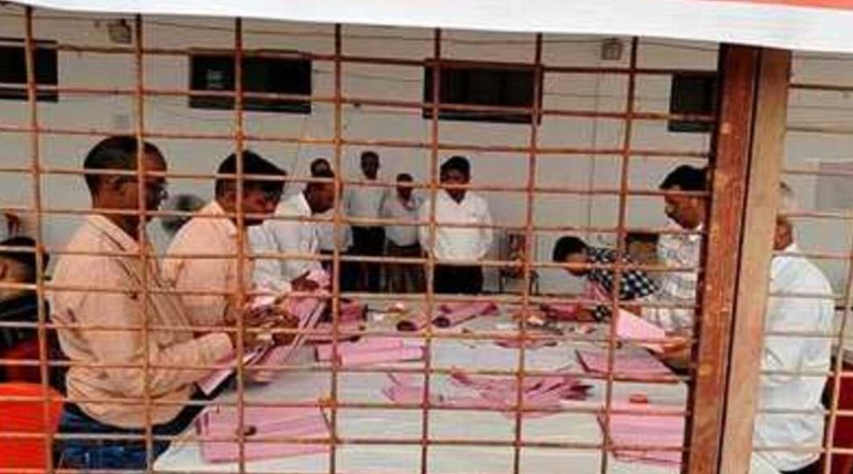 गोरखपुर-फैजाबाद खण्ड शिक्षक निर्वाचन की मतपेटिकाएं खुलीं
